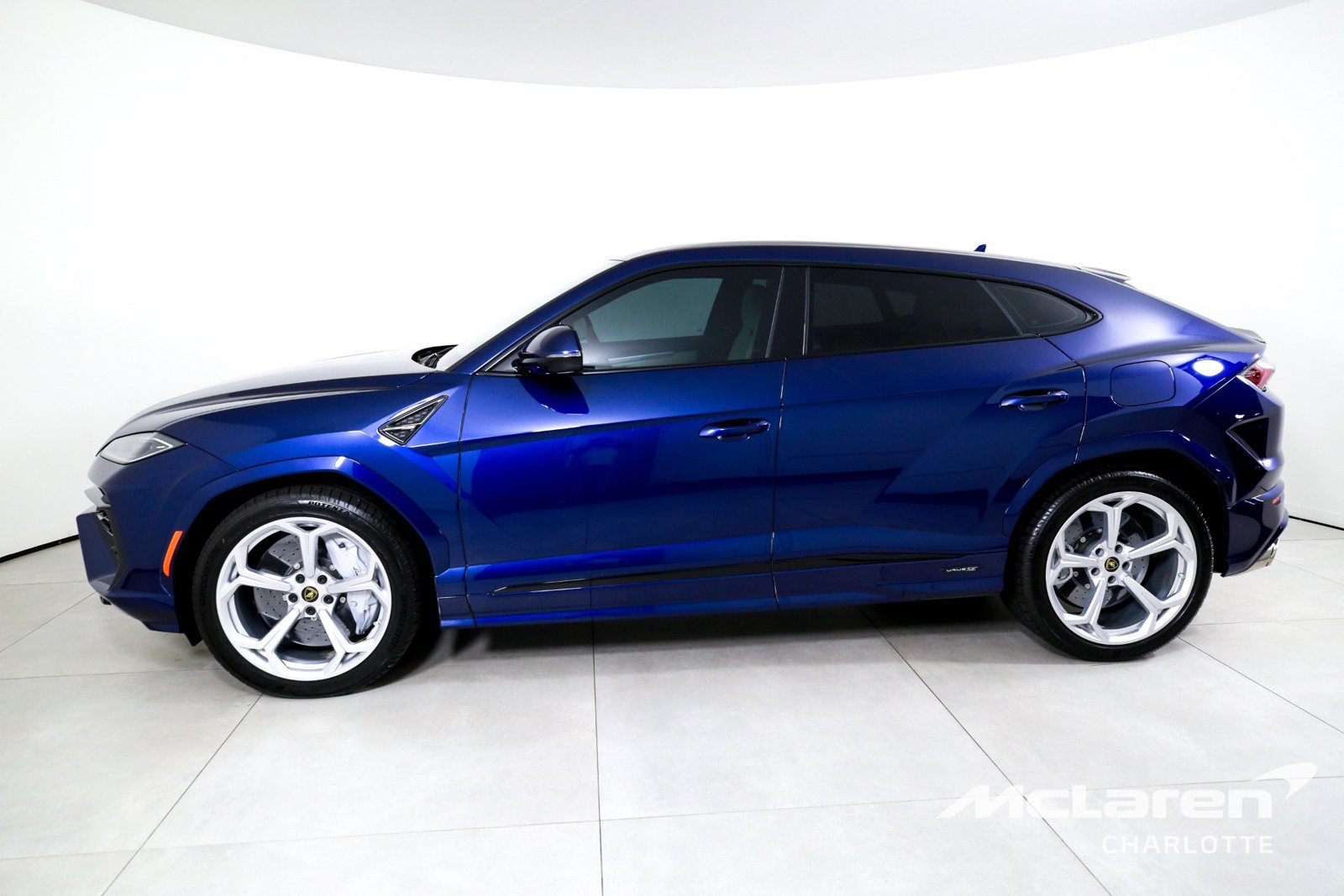 Used 2026 Lamborghini Urus SE AWD/4WD image 5