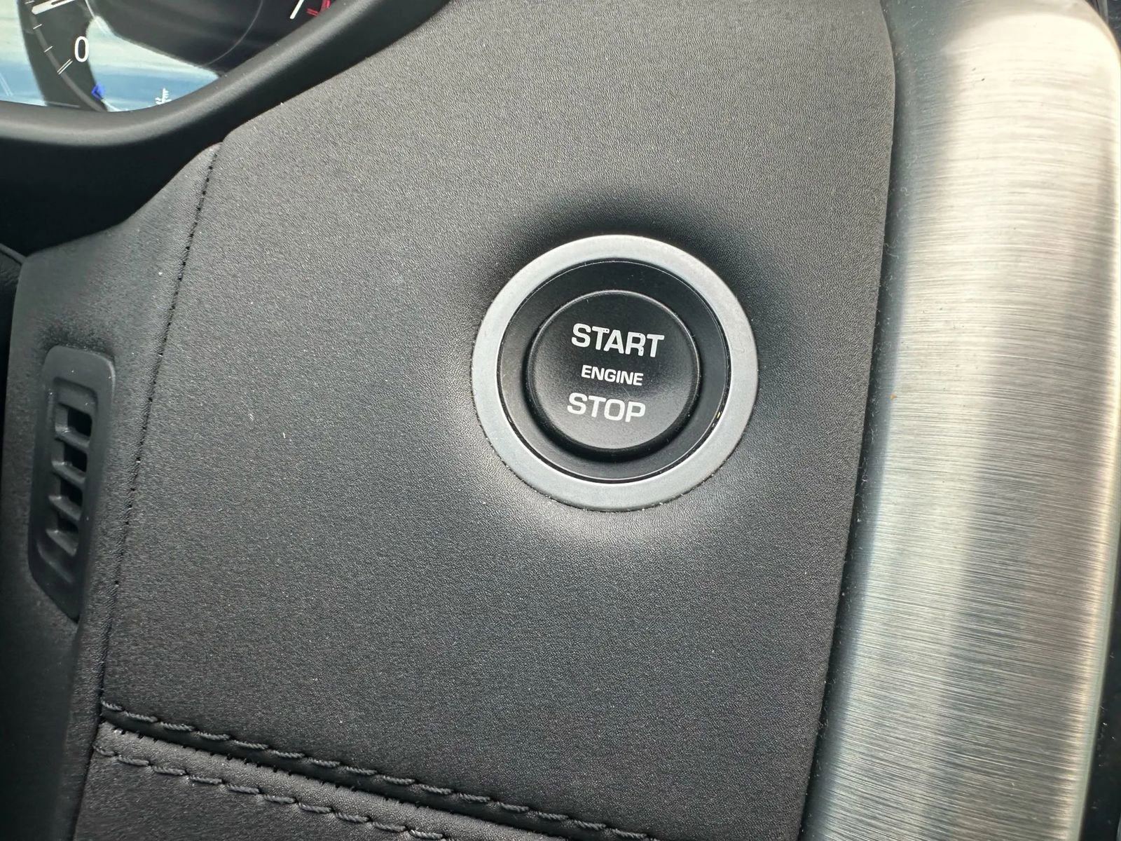 Used 2018 Land Rover Discovery HSE image 32