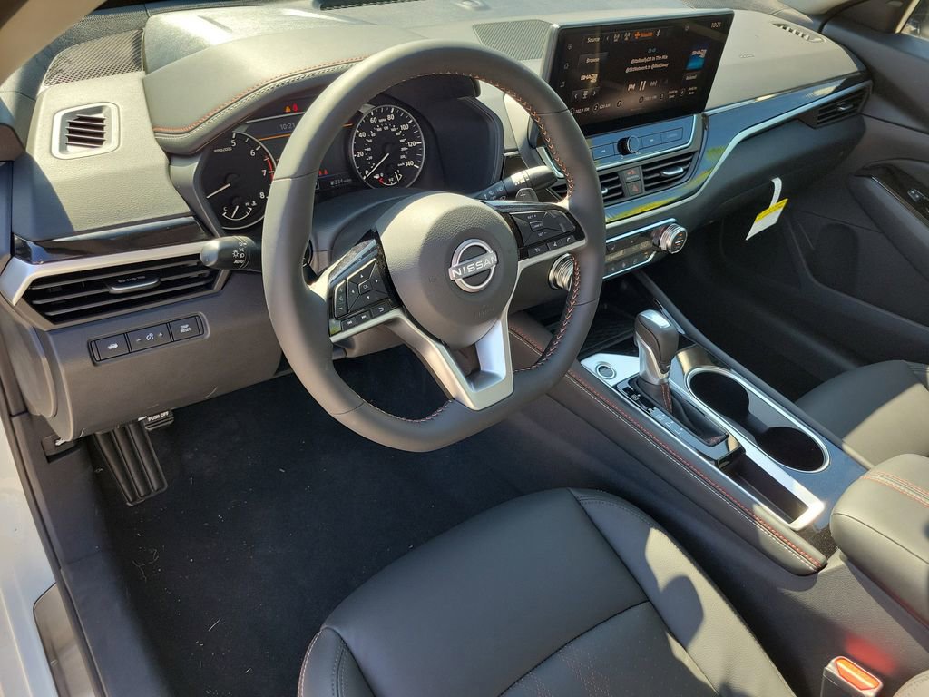 Used 2025 Nissan Altima 2.5 SR w/ SR Premium Package FWD image 13