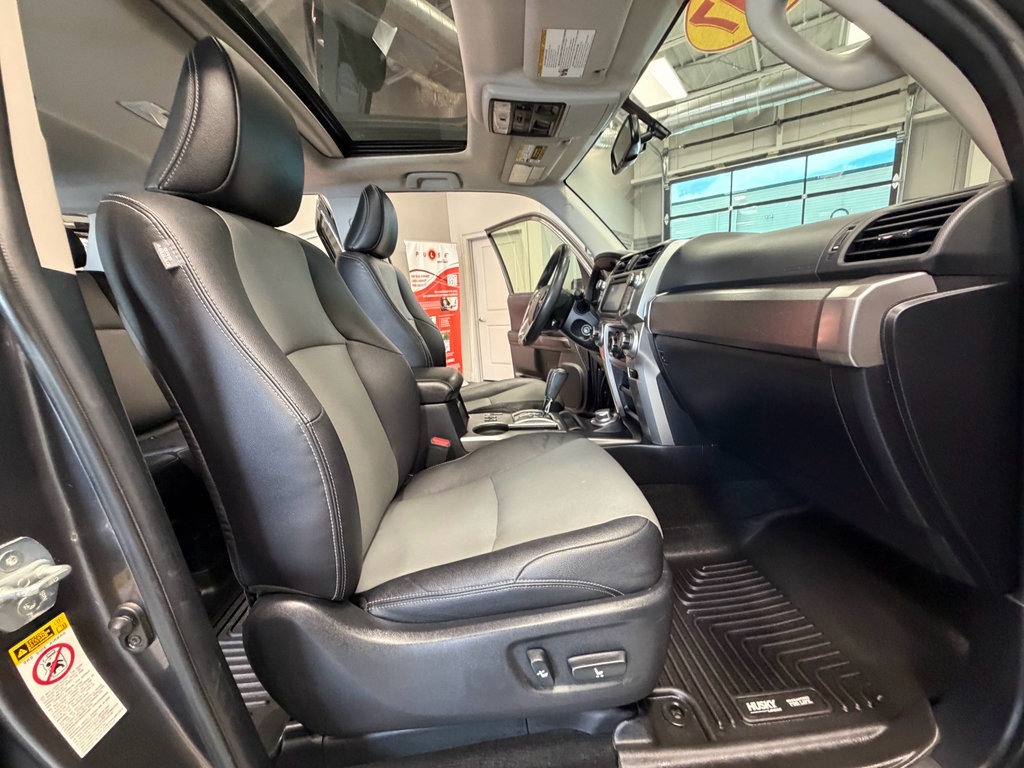 Used 2017 Toyota 4Runner SR5 AWD/4WD image 56