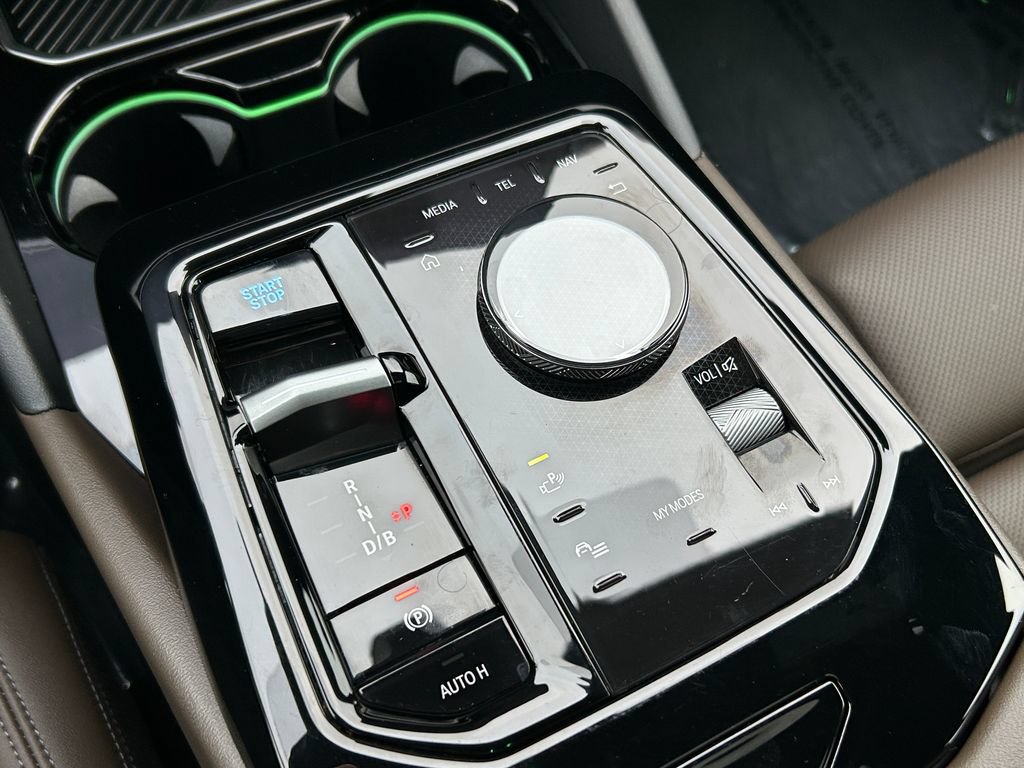 Used 2024 BMW i5 eDrive40i w/ M Sport Package RWD image 28
