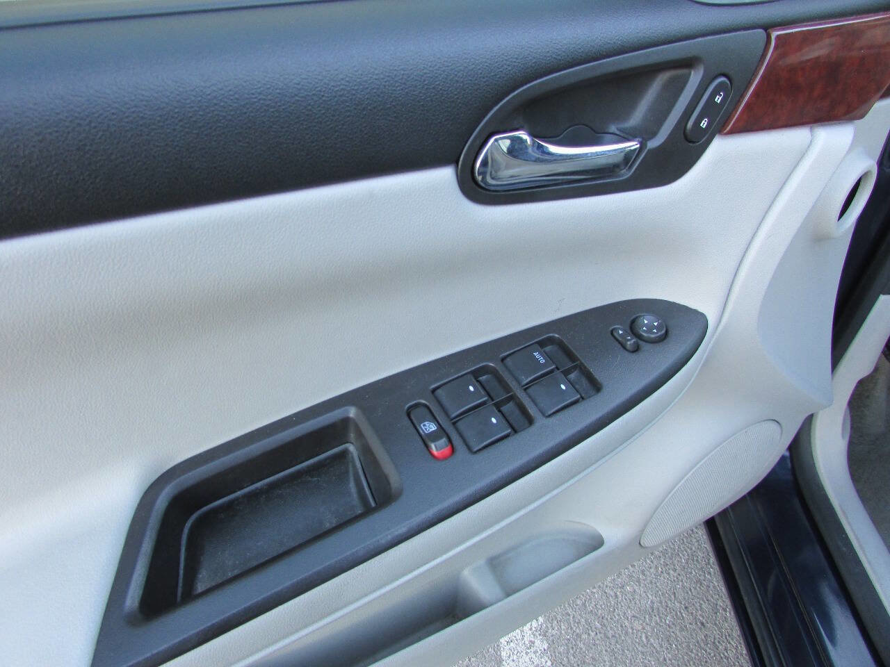 Used 2008 Chevrolet Impala LS FWD image 13