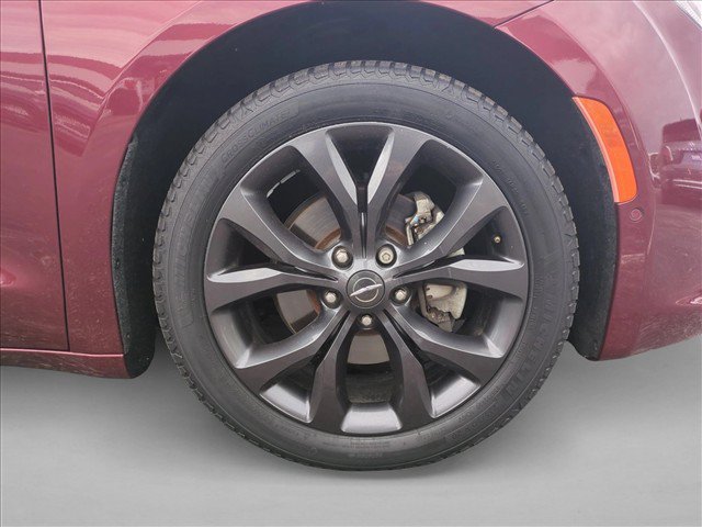Used 2020 Chrysler Pacifica Touring-L FWD image 22