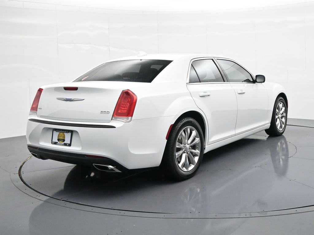 Used 2022 Chrysler 300 Touring AWD/4WD image 6