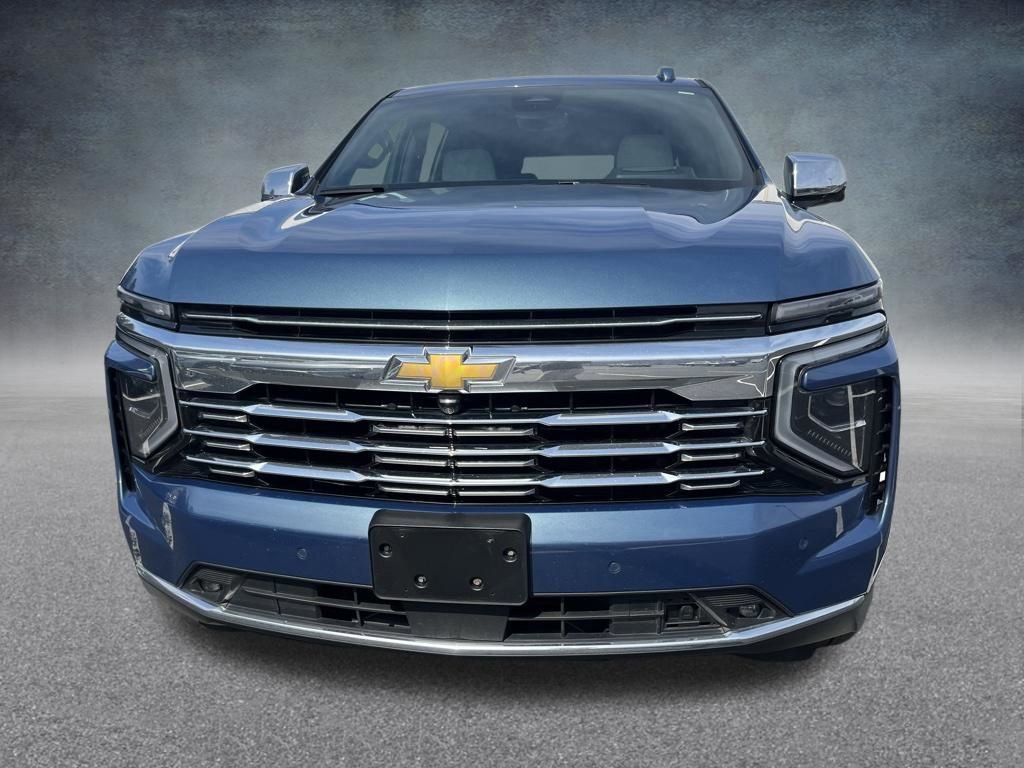 Used 2025 Chevrolet Suburban Premier image 2