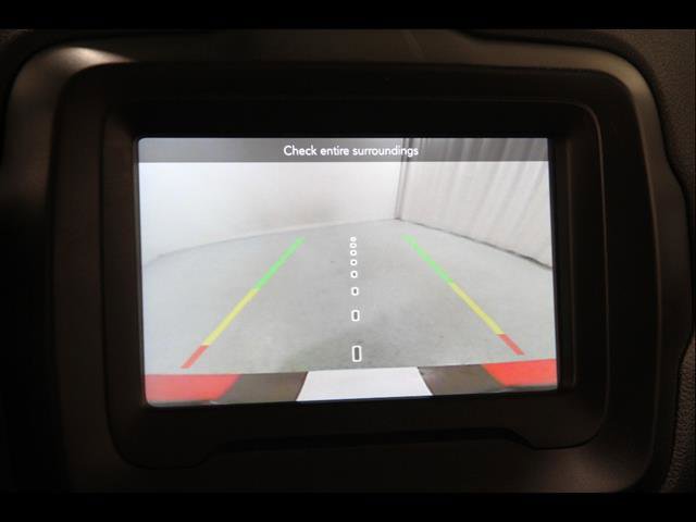Used 2018 Jeep Renegade Latitude w/ Cold Weather Group FWD image 14