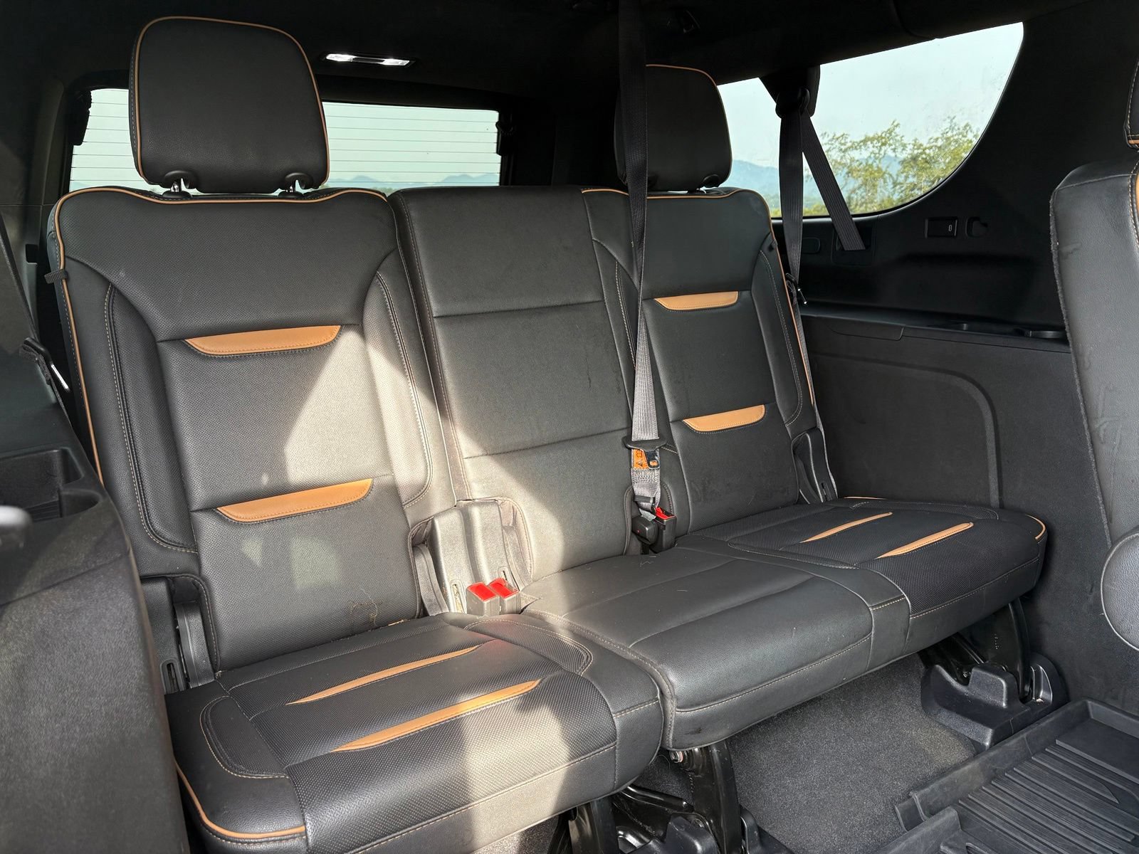 Used 2021 GMC Yukon XL AT4 w/ AT4 Premium Plus Package AWD/4WD image 32