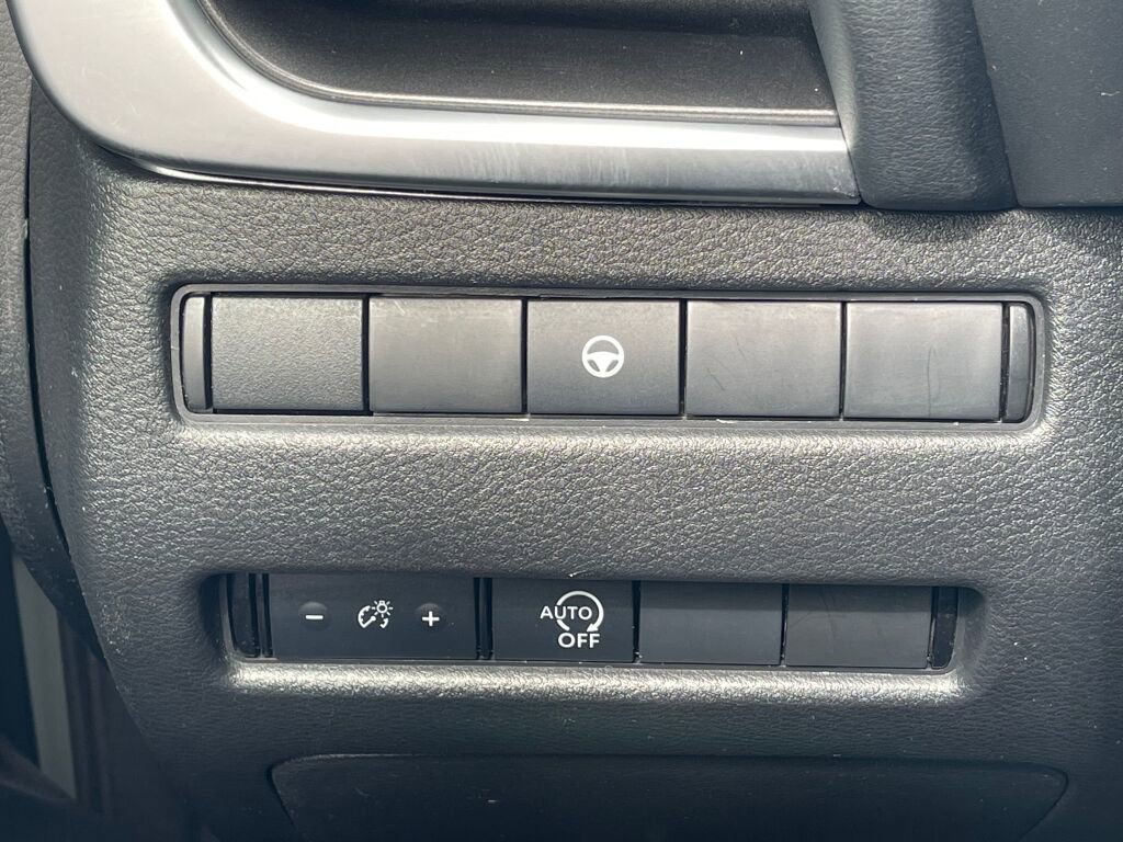 Used 2023 Nissan Rogue SV image 20