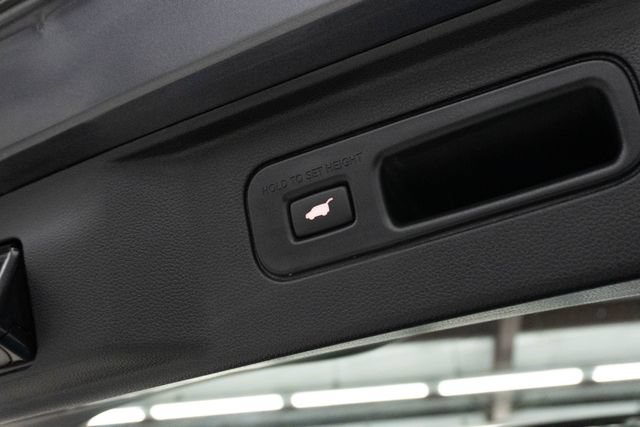 Used 2023 Honda Pilot Touring image 12