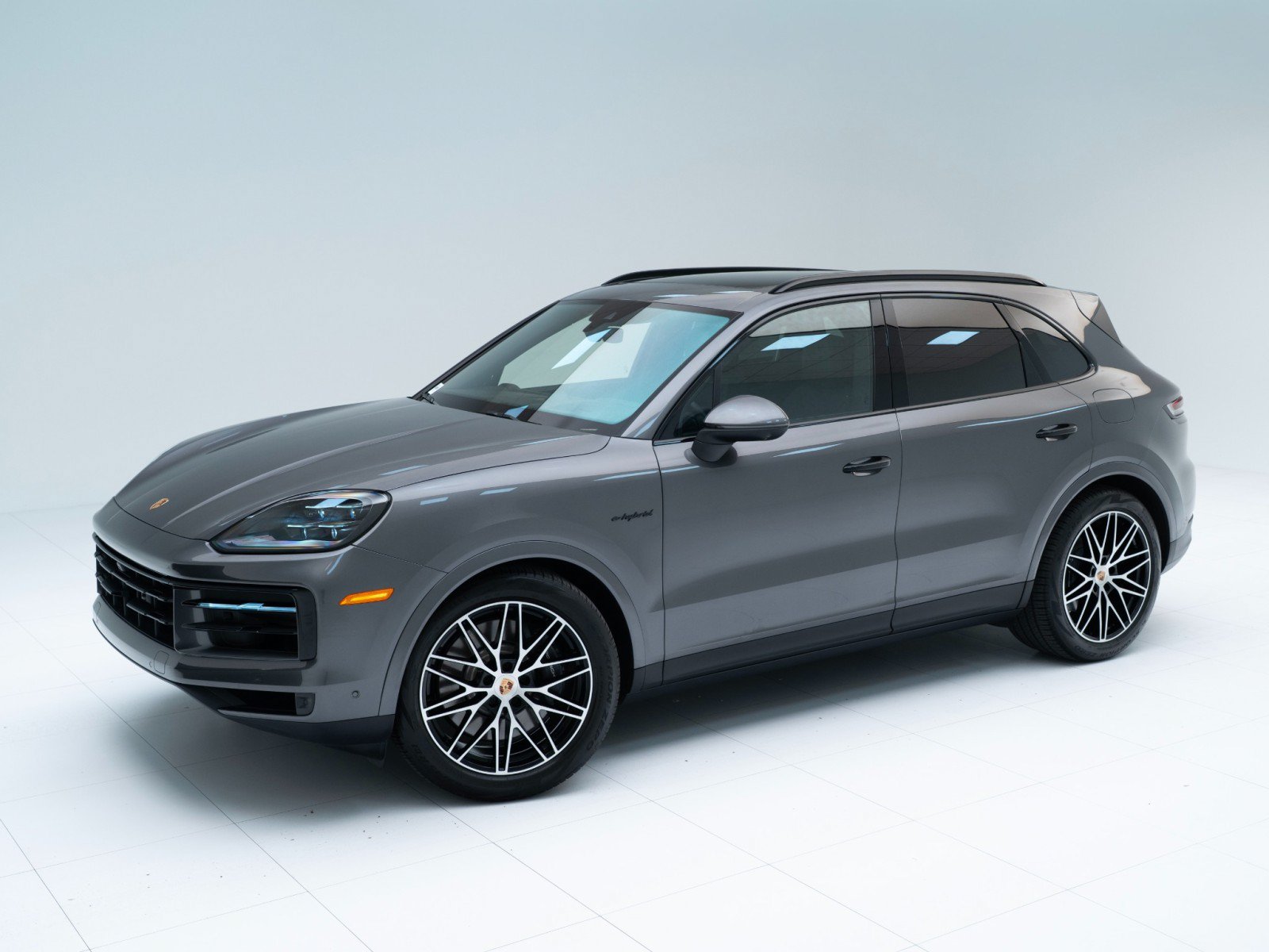 Certified 2025 Porsche Cayenne GTS AWD/4WD image 1