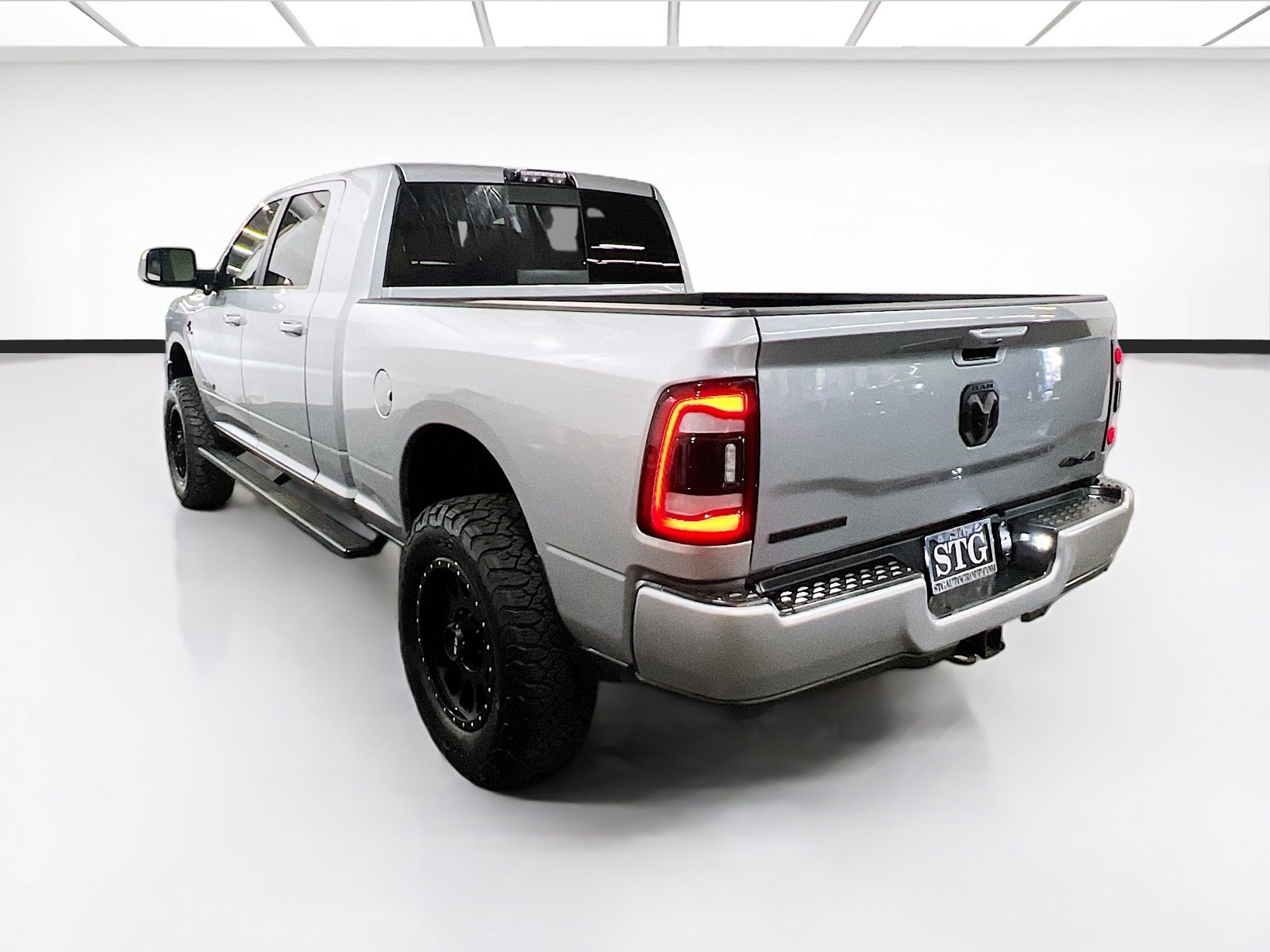 Used 2020 RAM 3500 Big Horn w/ Level 2 Equipment Group AWD/4WD image 6