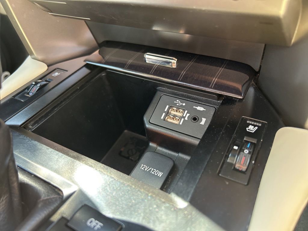 Used 2021 Lexus GX 460 Luxury w/ Accessory Package AWD/4WD image 34