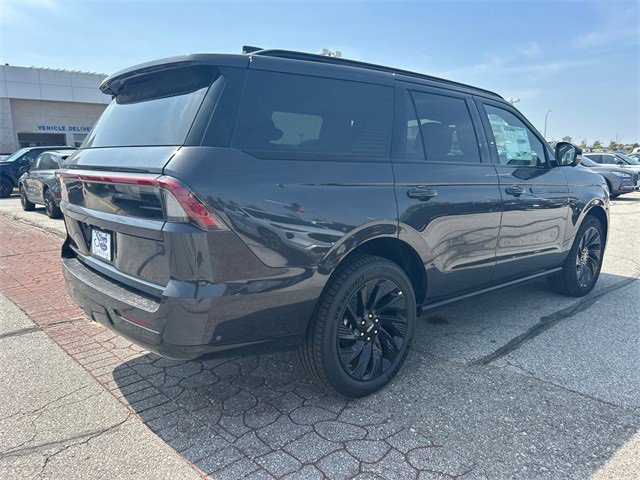 New 2025 Lincoln Navigator Reserve w/ Jet Appearance Package image 4