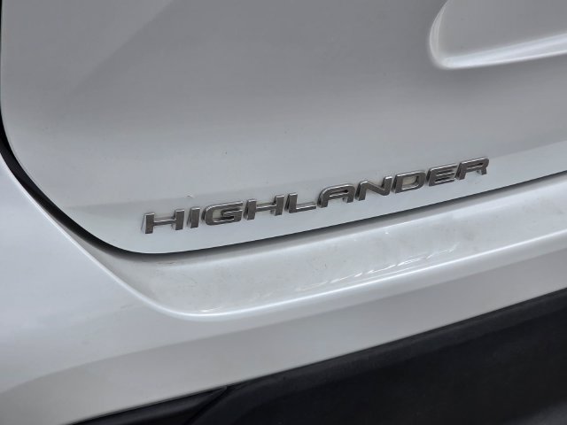 Used 2025 Toyota Highlander XLE FWD image 34
