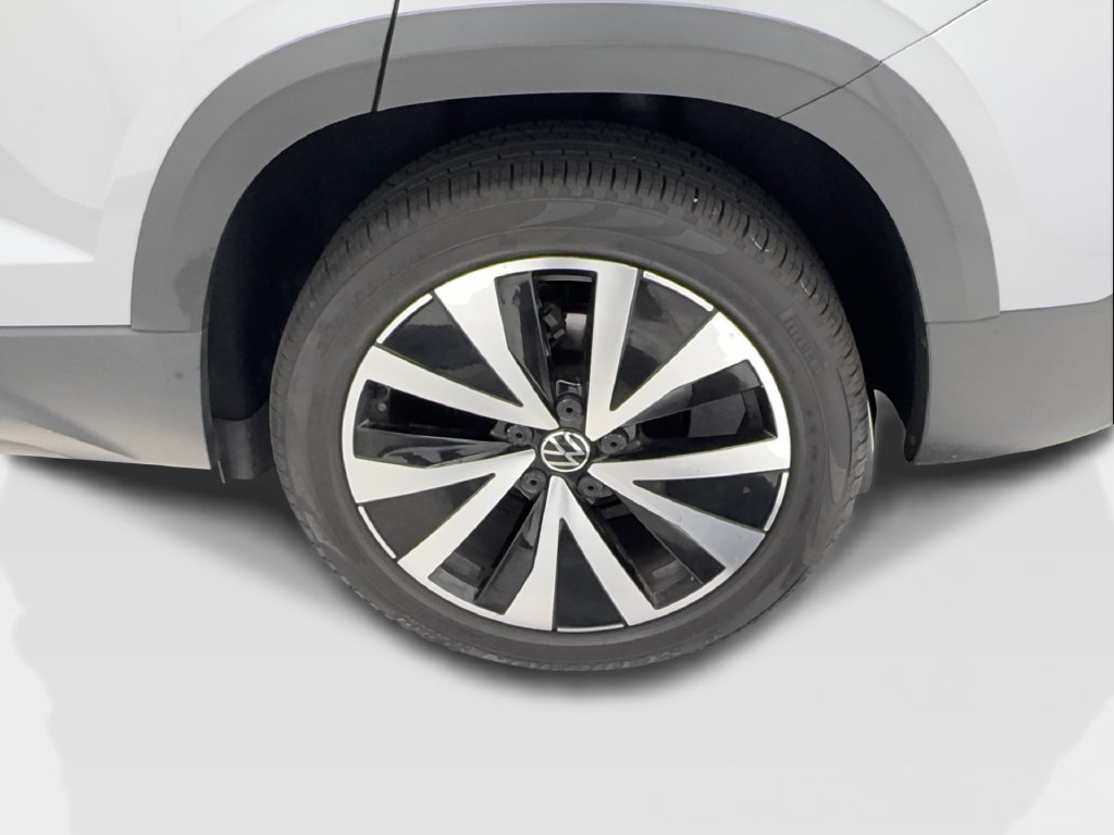 Used 2023 Volkswagen Taos SE w/ Panoramic Sunroof Package FWD image 14