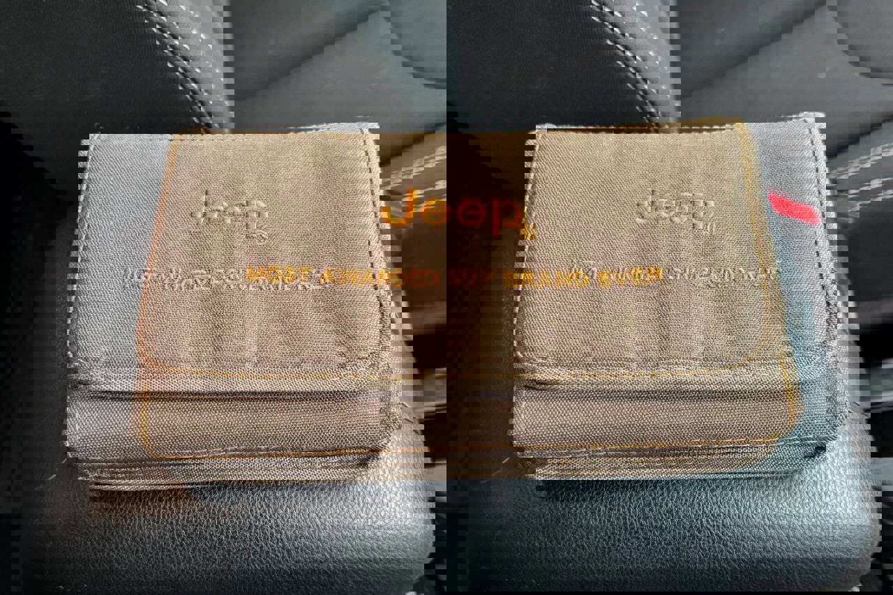 Used 2015 Jeep Wrangler Unlimited Sahara w/ Connectivity Group image 37