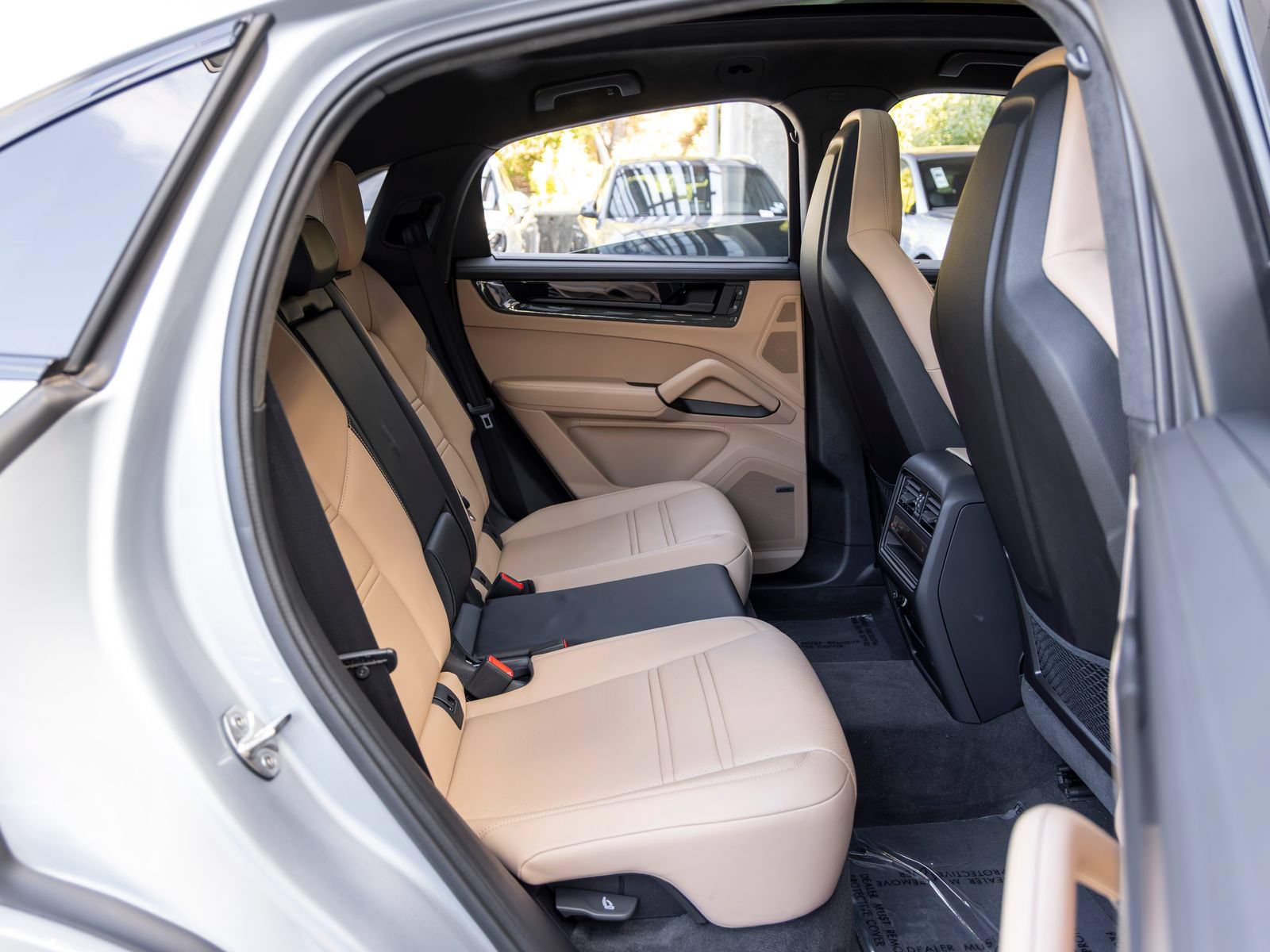 Certified 2025 Porsche Cayenne GTS AWD/4WD image 63