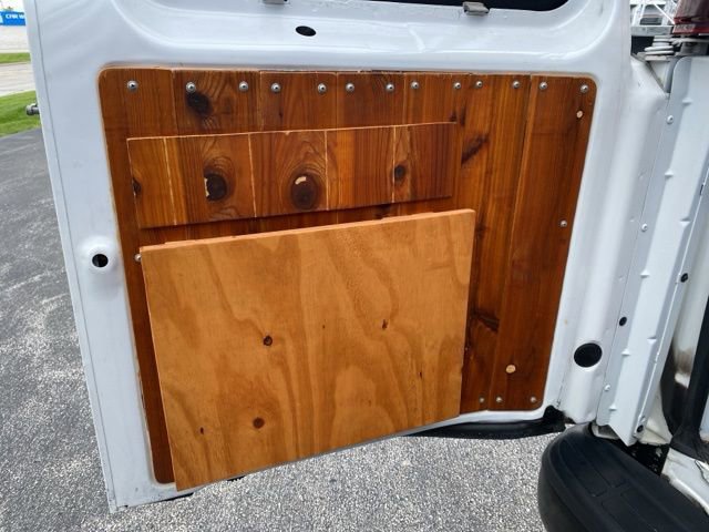 Used 2018 Chevrolet Express 2500 RWD image 26