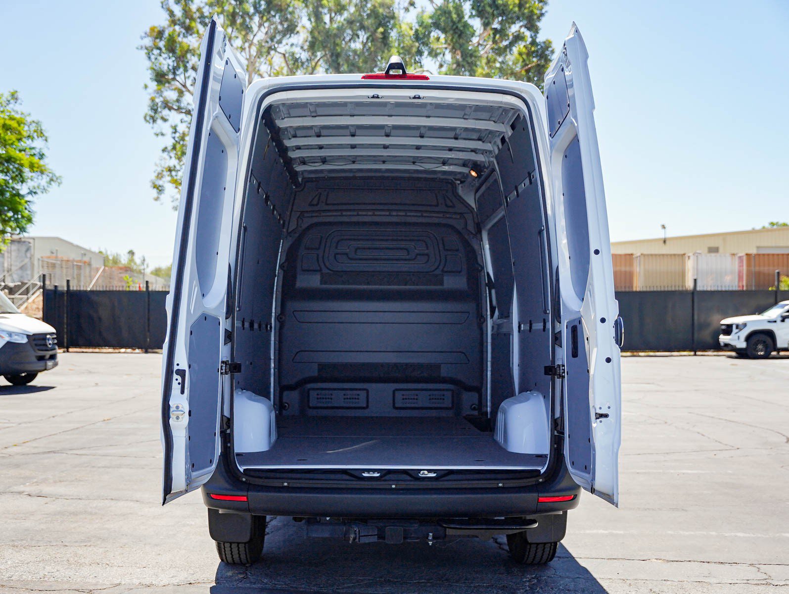 Used 2025 Mercedes-Benz Sprinter 2500 image 7