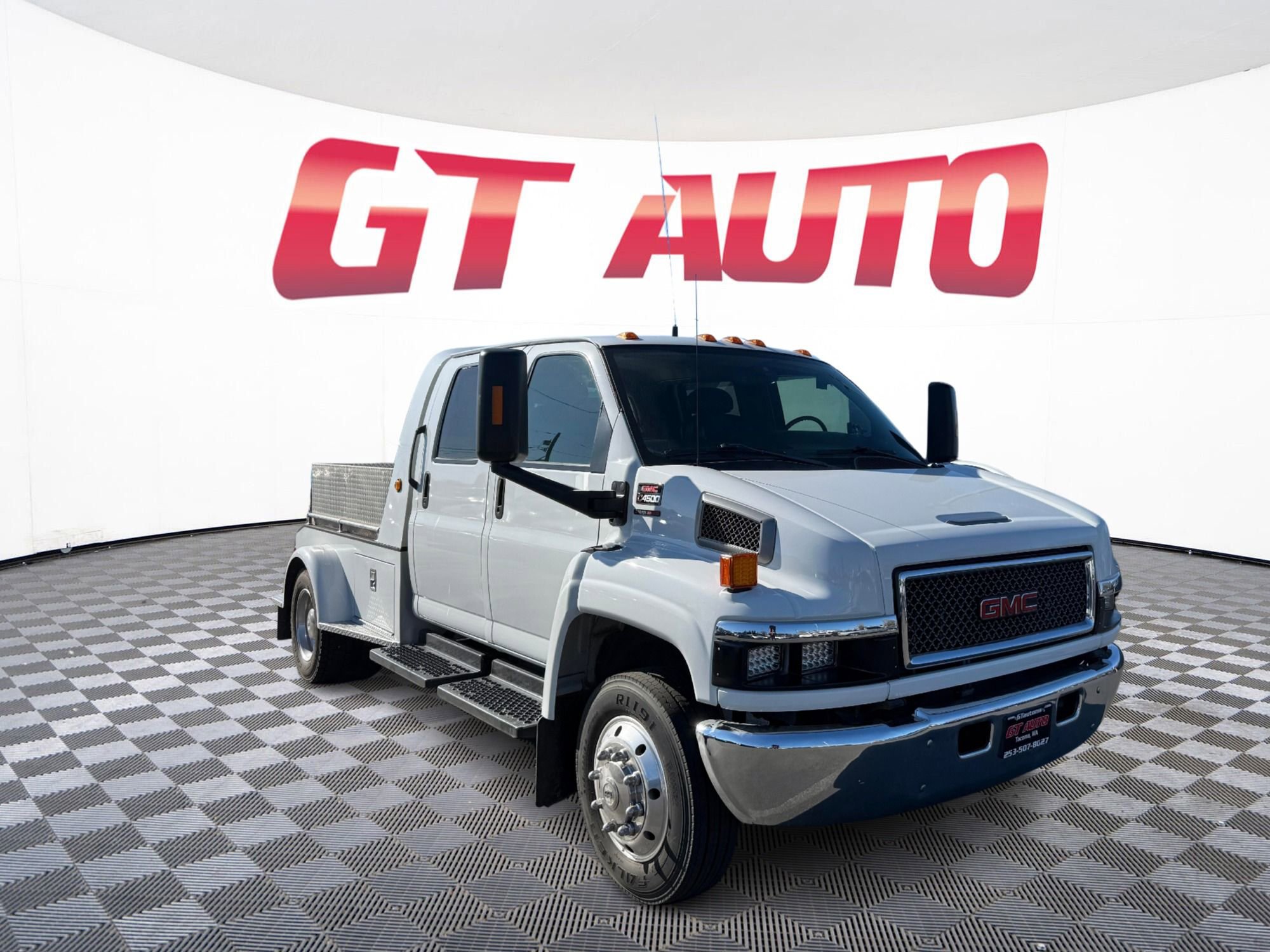 Used 2005 GMC TopKick C4500 2WD Crew Cab image 1