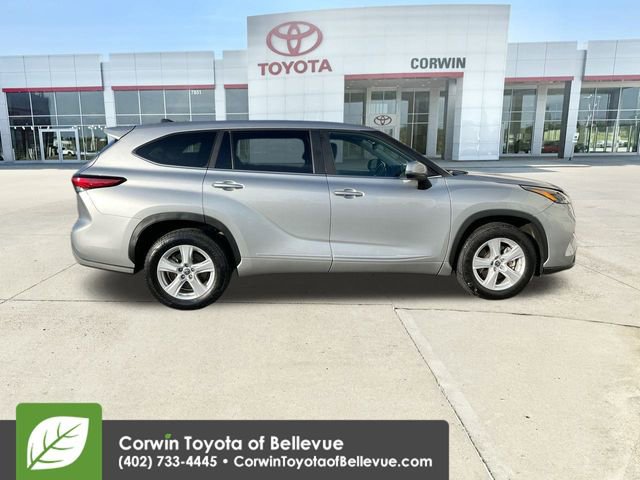 Used 2023 Toyota Highlander LE image 9