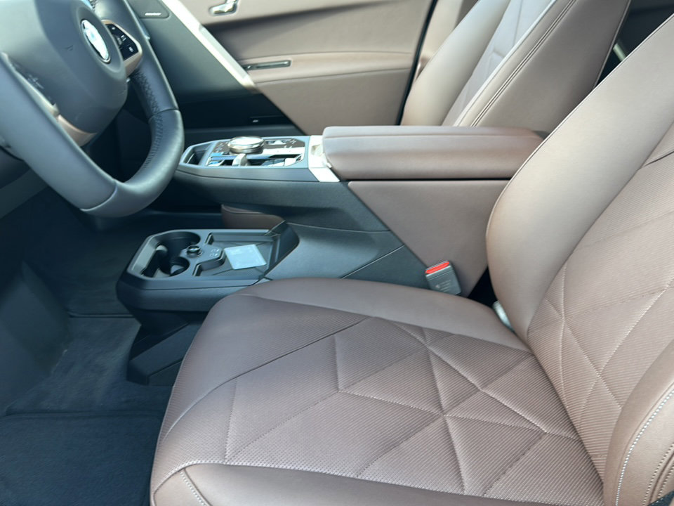 New 2026 BMW iX xDrive45 image 10