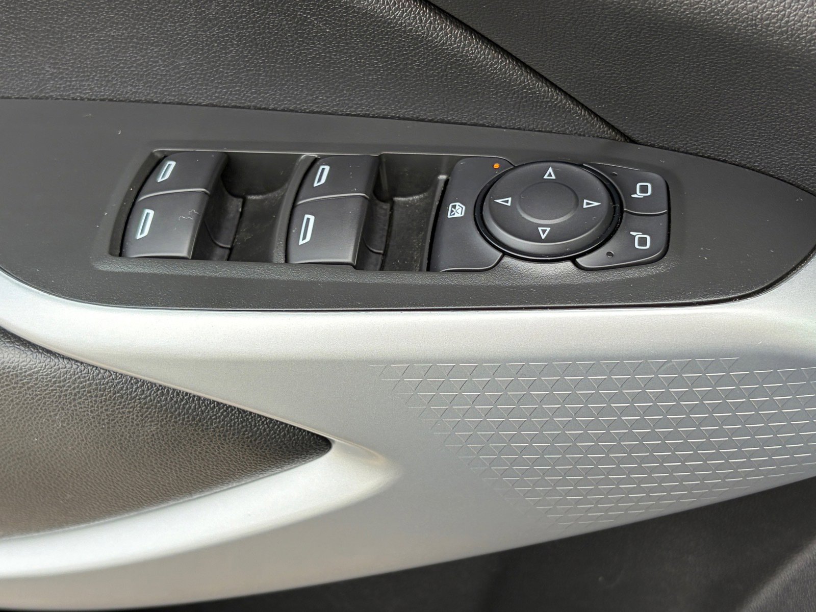 Used 2025 Chevrolet Trax LS image 15