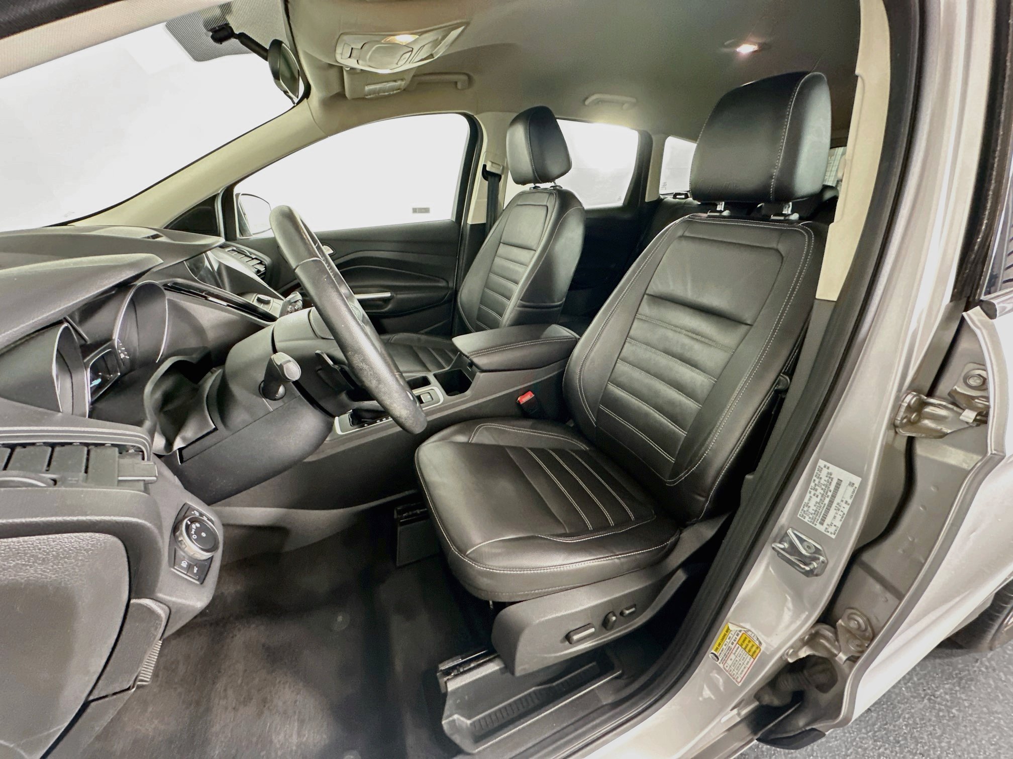 Used 2017 Ford Escape SE w/ SE Leather Comfort Package FWD image 13