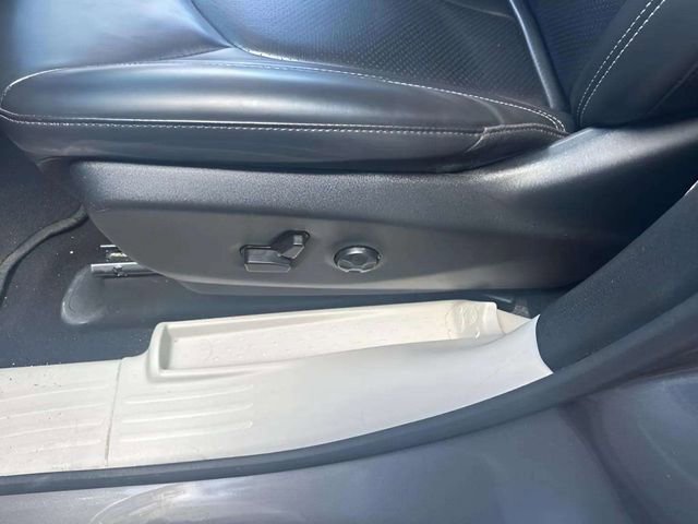 Used 2023 Chrysler Pacifica Touring-L image 6