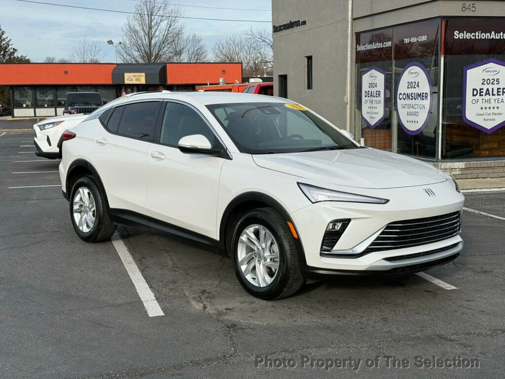 Used 2024 Buick Envista Preferred w/ Convenience I Package image 2