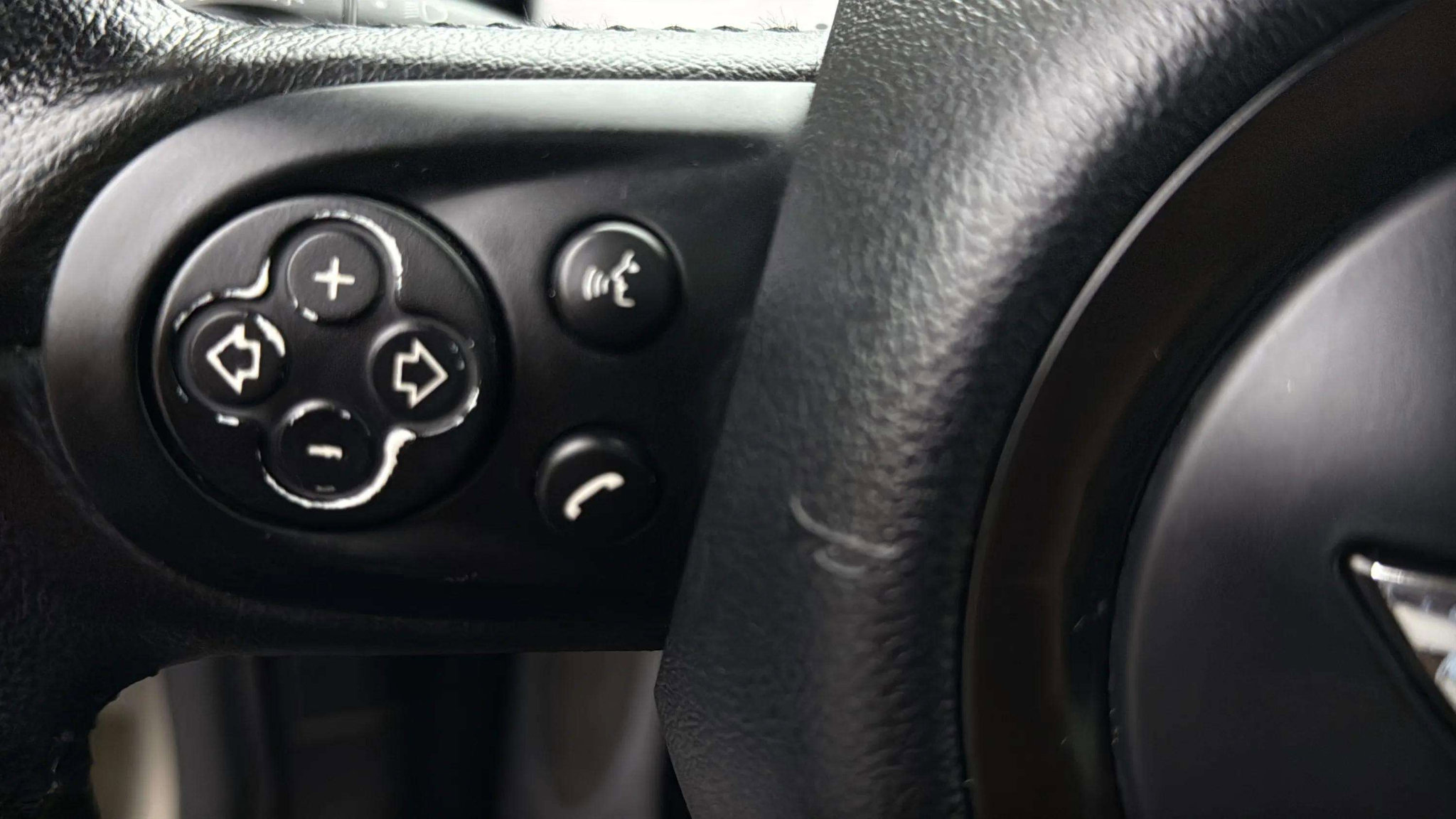 Used 2011 MINI Cooper Hardtop image 32