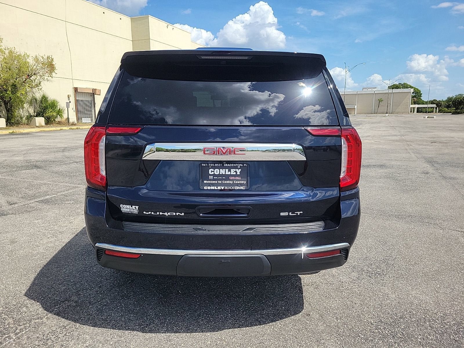 Used 2021 GMC Yukon SLT w/ Rear Media and Nav Package RWD image 7