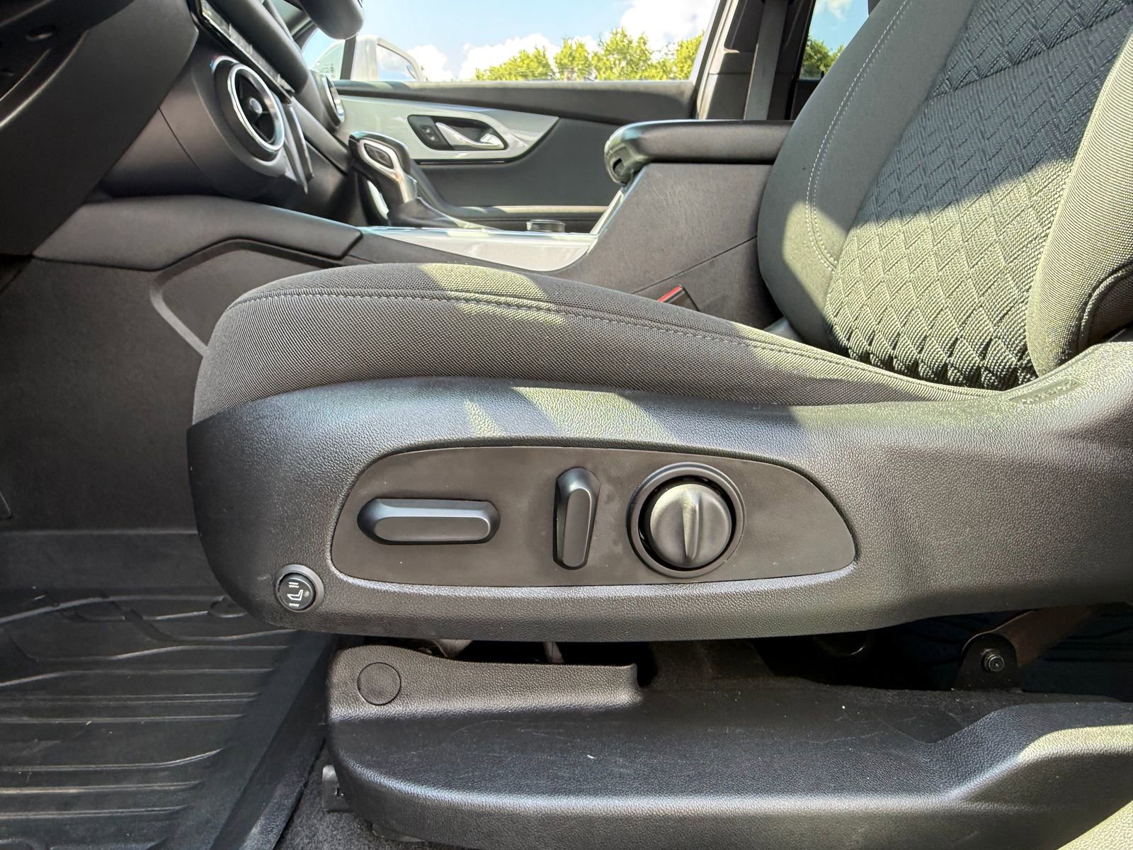 Used 2020 Chevrolet Blazer LT image 23