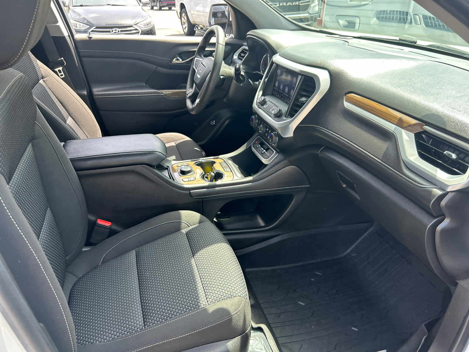 Used 2023 GMC Acadia SLE w/ Driver Convenience Package AWD/4WD image 29