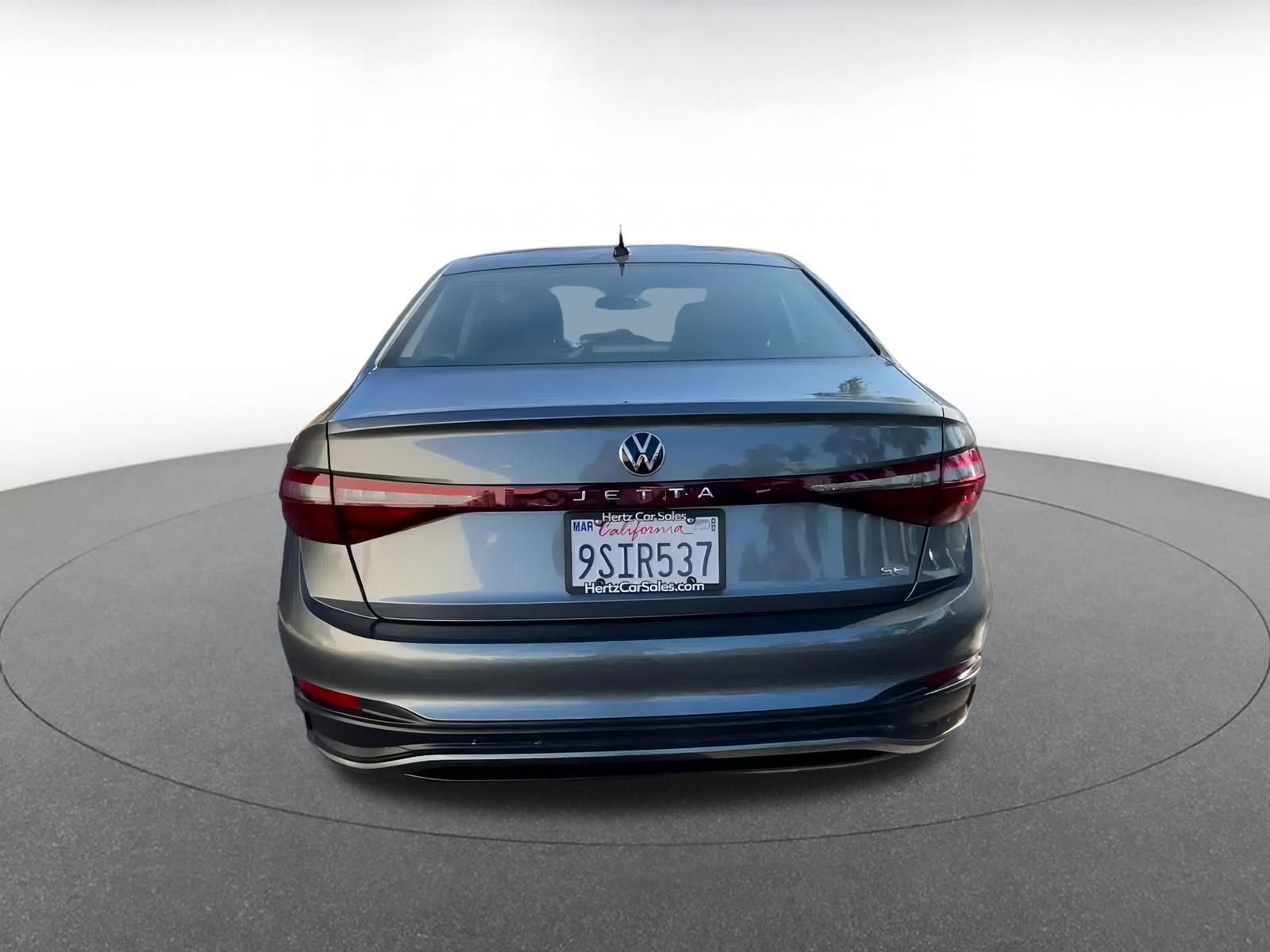 Used 2025 Volkswagen Jetta SE image 12