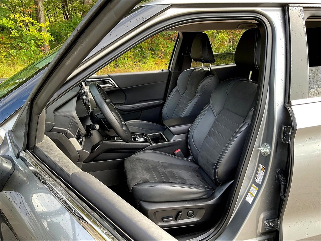 Used 2024 Mitsubishi Outlander SE image 10