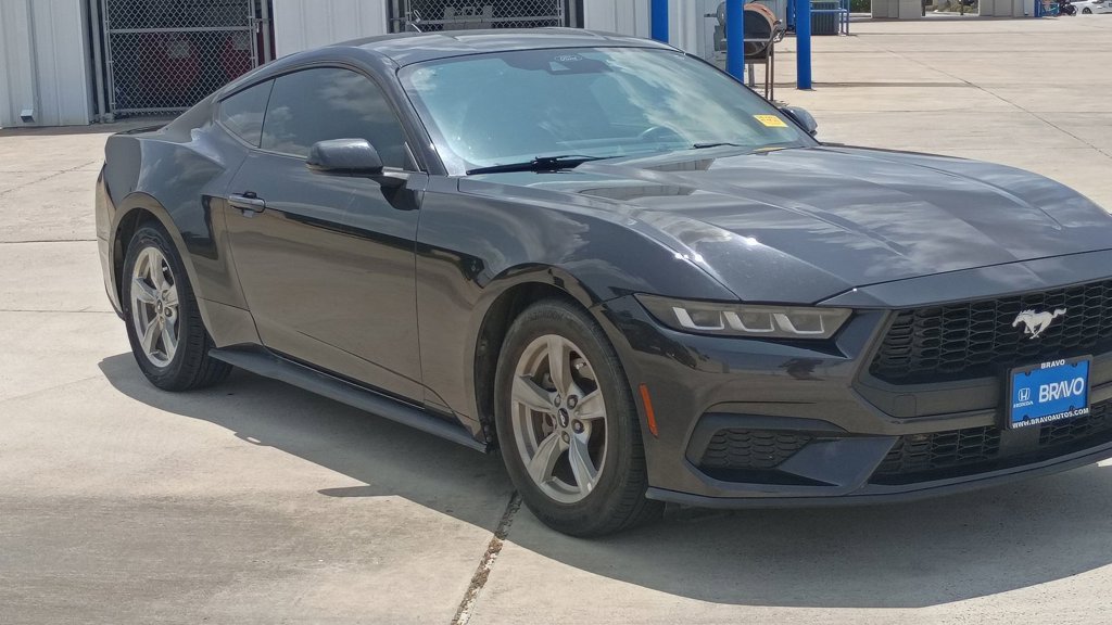 Used 2024 Ford Mustang Coupe RWD image 3