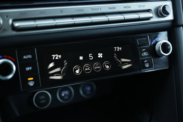 Certified 2025 Genesis G70 2.5T image 37