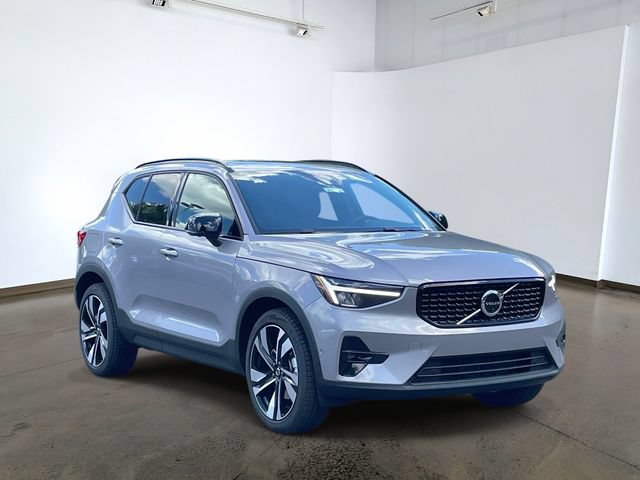 New 2026 Volvo XC40 B5 Plus w/ Climate Package AWD/4WD image 3