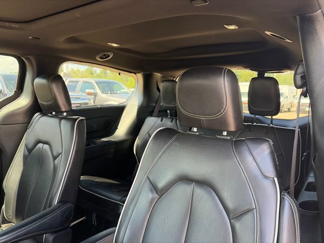 Used 2025 Chrysler Pacifica Limited FWD image 18