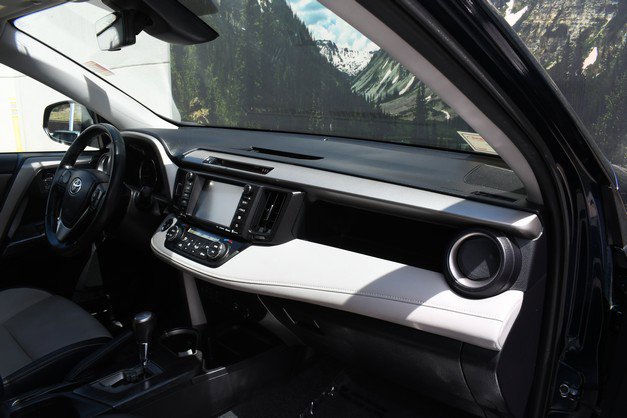 Used 2018 Toyota RAV4 Platinum AWD/4WD image 25