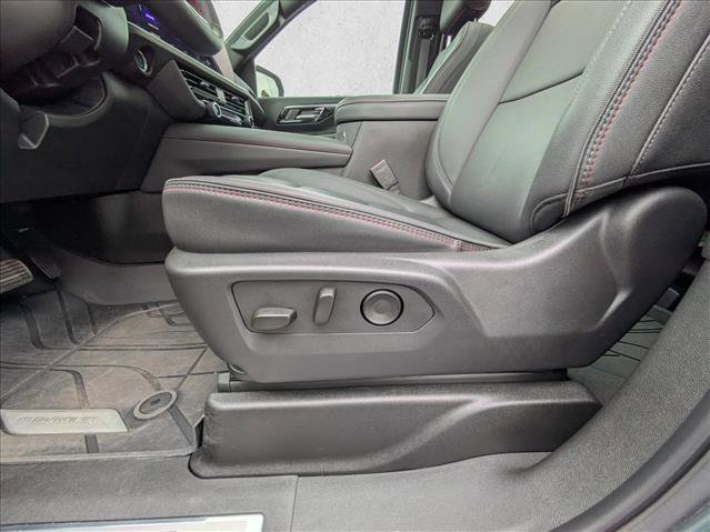 Used 2025 Chevrolet Suburban RST w/ Comfort Package image 16