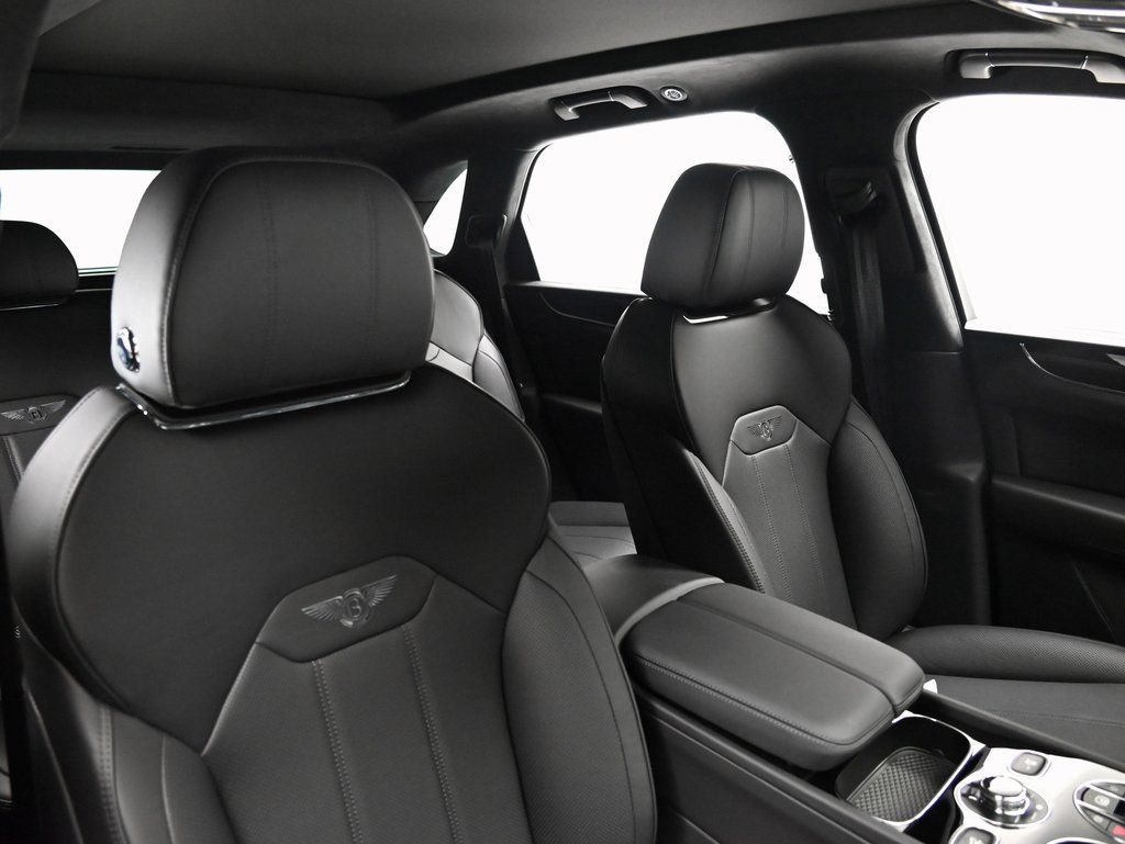 Used 2025 Bentley Bentayga AWD/4WD image 17