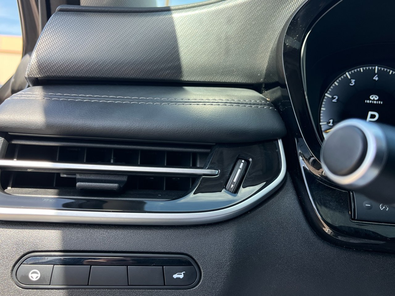 Certified 2024 INFINITI QX60 Luxe FWD image 29