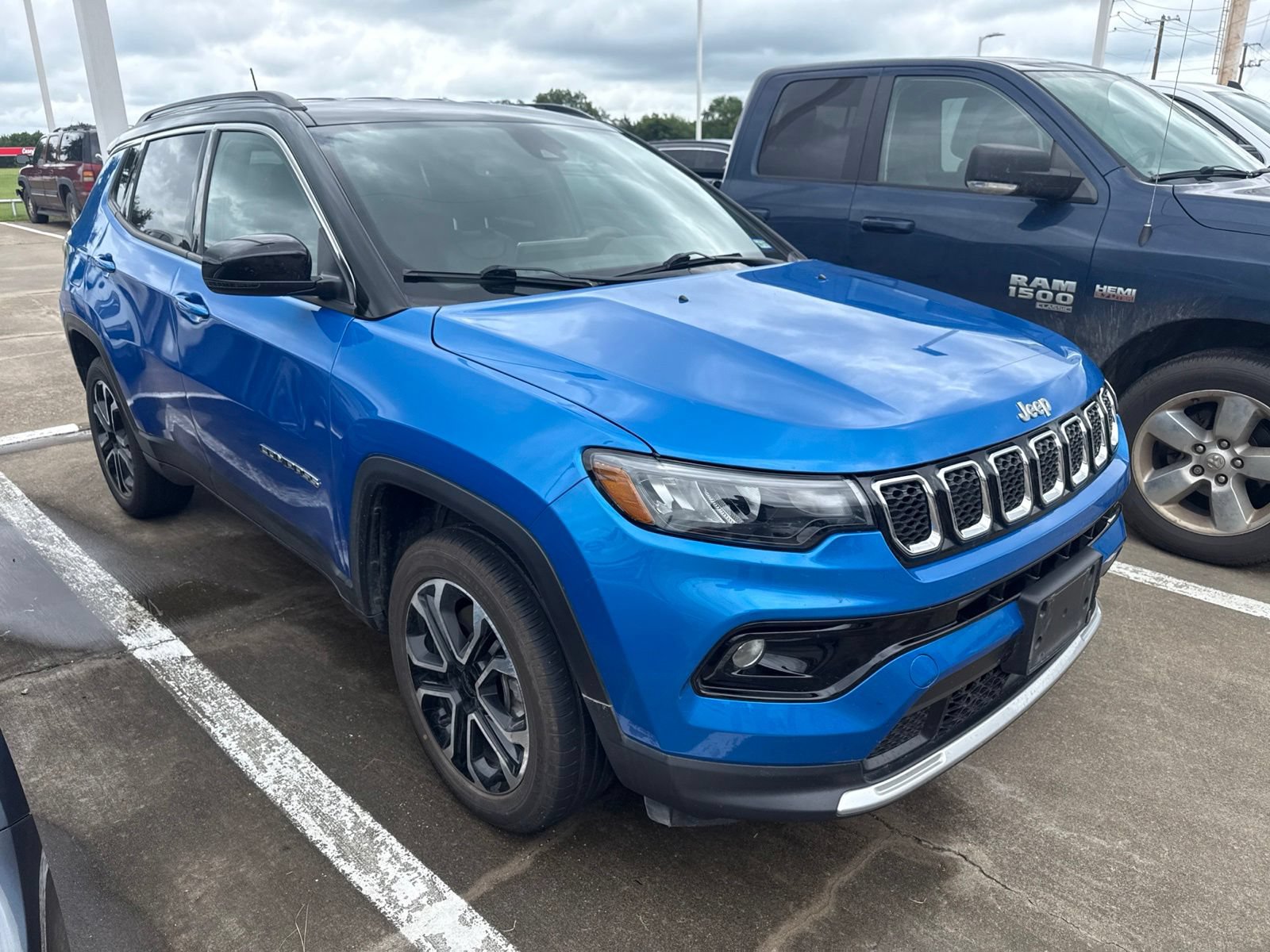 Used 2023 Jeep Compass Limited AWD/4WD image 5