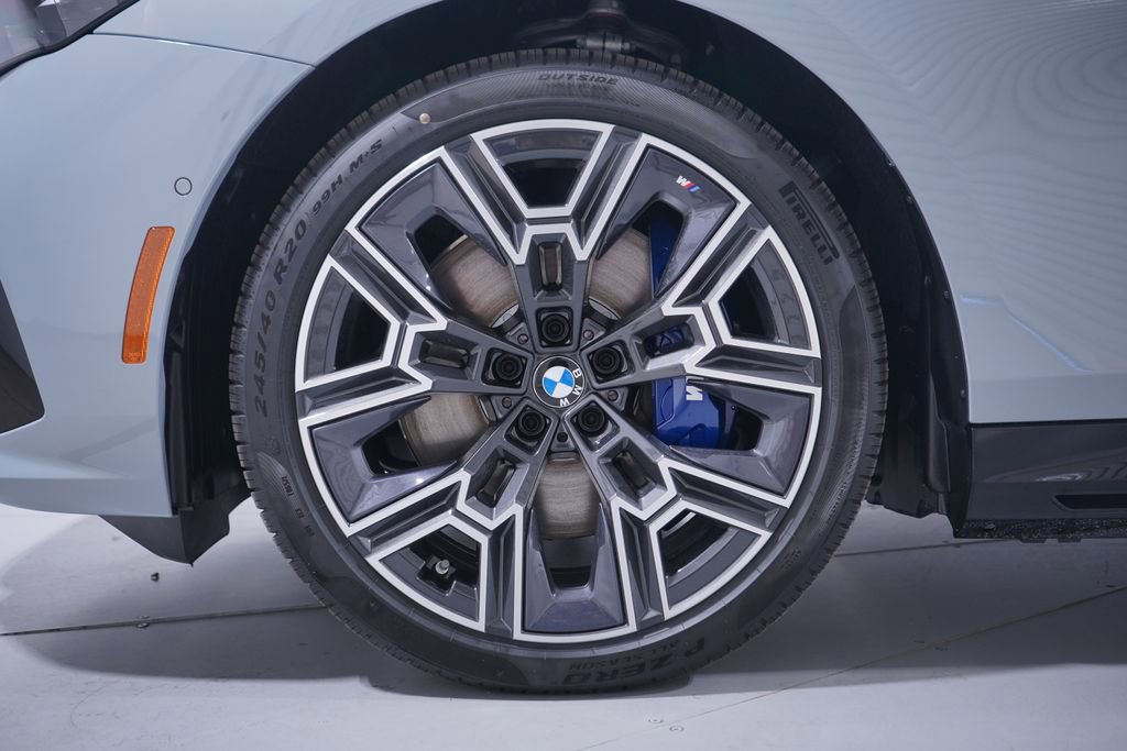 New 2026 BMW i5 eDrive40 w/ M Sport Package RWD image 2