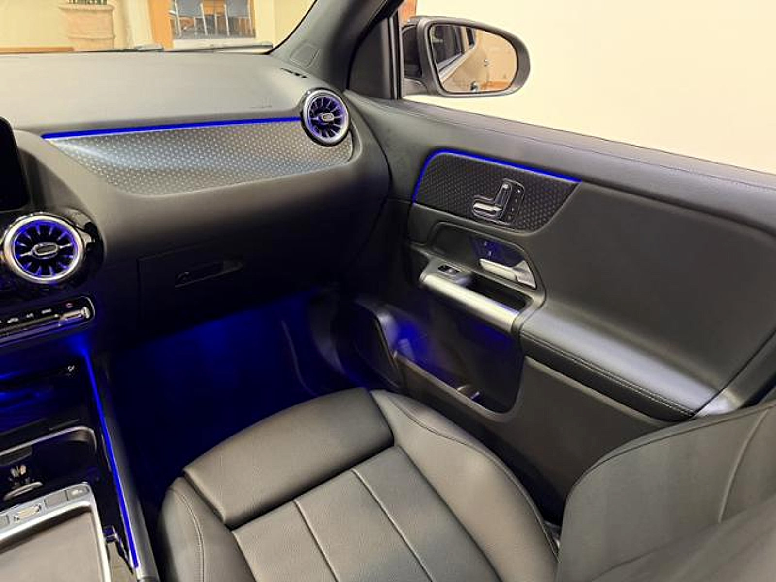 Used 2025 Mercedes-Benz GLA 250 image 9
