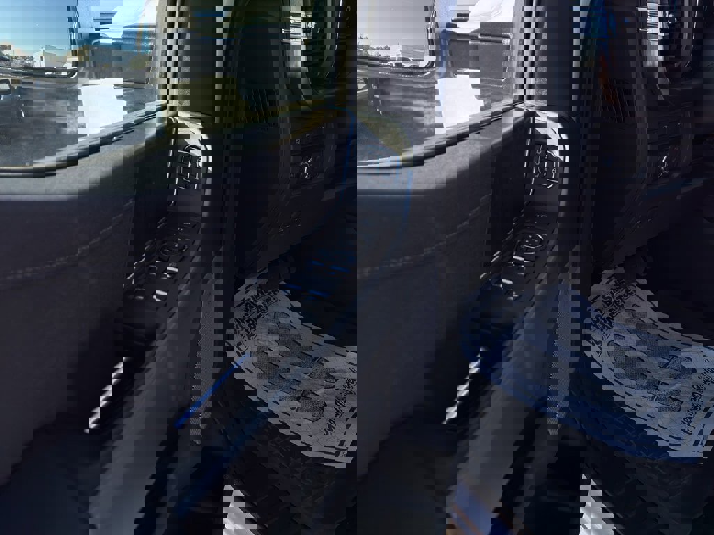 Used 2024 Ford F350 Lariat image 12