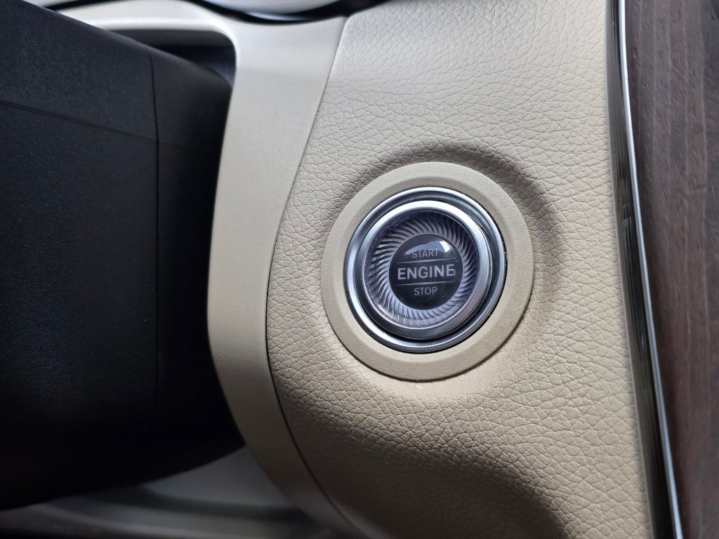 Used 2020 Mercedes-Benz C 300 4MATIC Sedan image 30