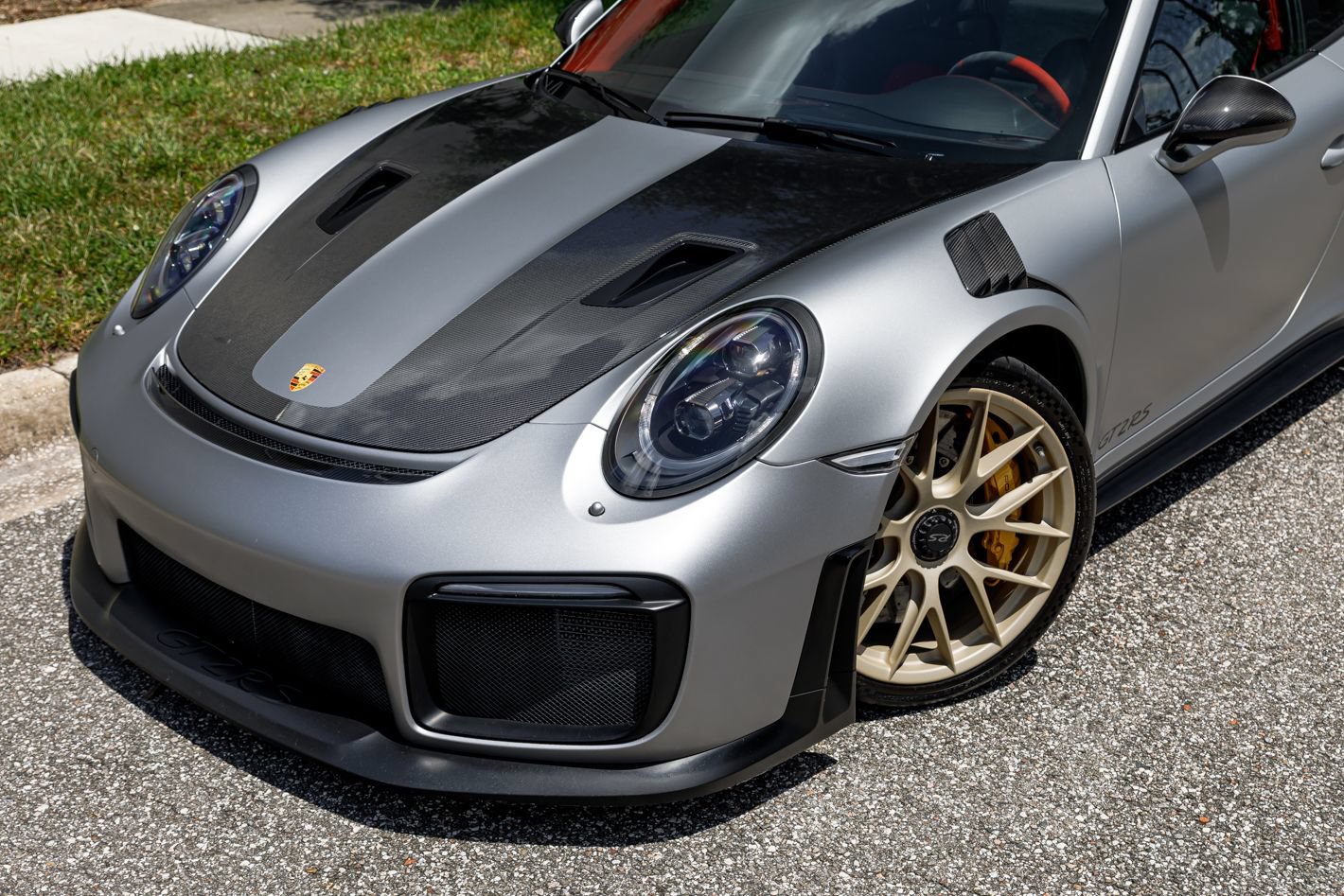 Used 2018 Porsche 911 GT2 RS w/ Weissach Package RWD image 38